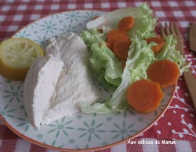 Blanc de poulet poché à la carotte, citron et thym