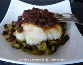 Dos de cabillaud rôti aux épices sur lit de courgettes