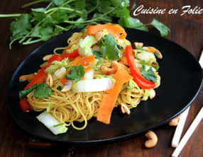 Nouilles et légumes sautés aux noix de cajou