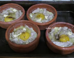 Œufs cocotte en purée au comté aux aiguillettes de poulet