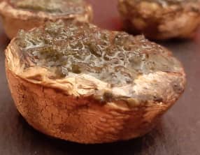 Champignons farcis au beurre persillé