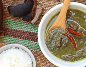 Soupe de boeuf "Tiyula Itum" à la coco brûlée