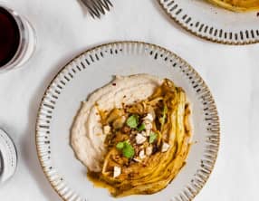 Chou braisé au miso et houmous aux haricots blancs