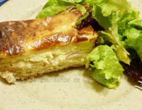 Croque cake à la saucisse de jambon aux pistaches et au fromage de chèvre frais