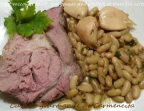 Gigot raccourci confit, aux gousses d'ail confites et chevriers verts