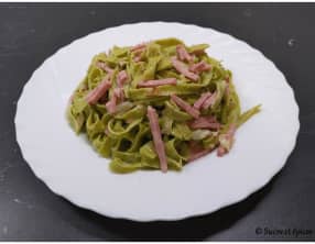 Tagliatelles au jambon en sauce crémeuse