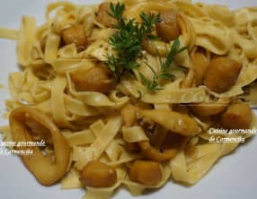 Tagliatelles aux calamars et pétoncles