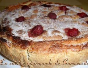 Tourte fondante aux framboises et poires