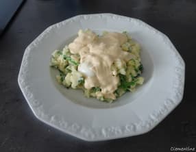 Stamppot roquette et oeufs de caille en sauce à la moutarde