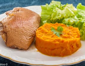 Confit de canard à la purée de potimarron