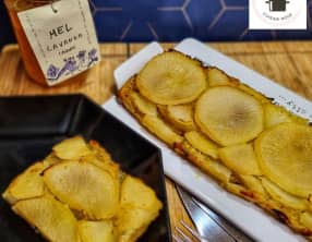 Tatin salée de navets caramélisés au miel, origan et curcuma