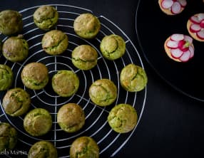 Mini cakes aux verts de poireau et à la truite fumée