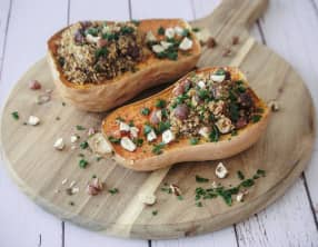 Courge butternut farcie au quinoa, champignons et noisettes