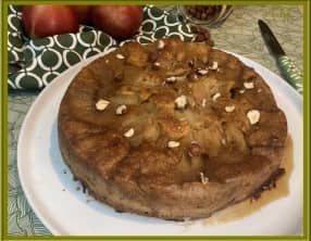 Gâteau renversé aux pommes et noisettes