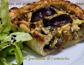 Pizza aubergine et chèvre frais, magret, miel et confiture de figues