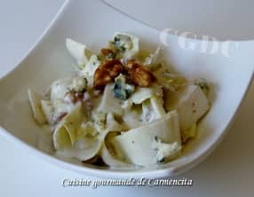 Salade d'endives sauce au roquefort et noix