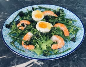 Salade de wasabino aux crevettes et brocolis violets