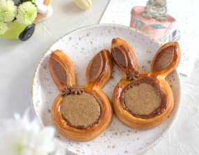 Le lapin de pâques aux fruits exotiques, chocolat Dulcey et pécan