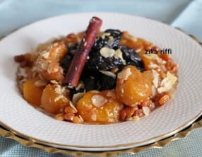 Beignets d'amandes, raisins secs et pruneaux