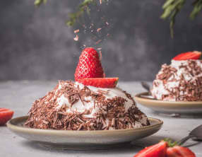 Merveilleux à la fraise et chocolat