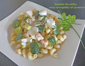 Salade de pâtes aux courgettes et saumon