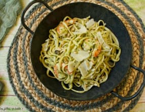 Pâtes aux crevettes et pesto d’ail des ours