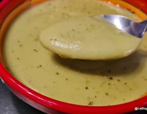 Velouté de brocolis et lentilles corail au lait de coco