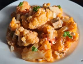 Curry de chou-fleur au tofu fumé