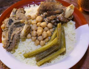 Couscous à l'agneau, sauce blanche, cannelle et cardons