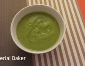 Soupe de courgette, petits pois et basilic