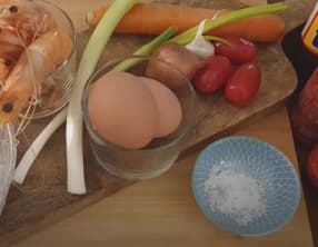 Riz sauté œufs crevettes