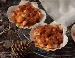 Saint-Jacques gratinées au saumon et crevettes