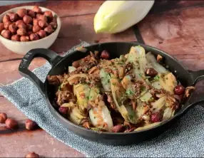 Poêlée d'endives aux cèpes et noisettes
