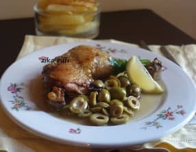 Cuisses de poulet rôties sauce blanche citron olives