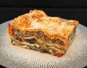 Lasagne végétarienne aux épinards, ricotta et sauce tomate