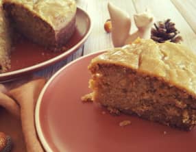 Moelleux pommes, cannelle et glaçage caramel