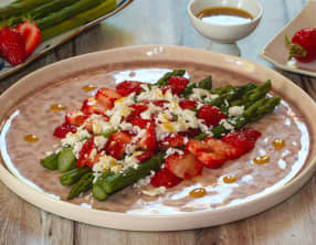 Salade d'asperges vertes, fraises et feta
