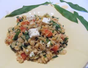 Salade de lentilles corail à la feta, tomate et ail des ours