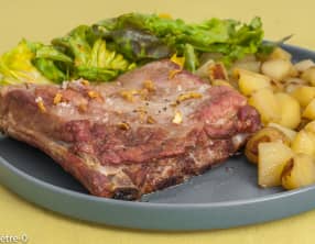 Travers de porc de printemps aux pommes de terre nouvelles
