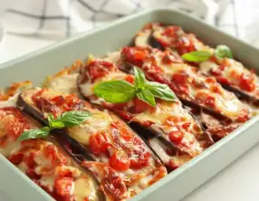 Gratin d'aubergines à la mozzarella et tomate