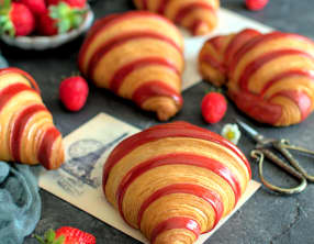 Croissant bicolore à la fraise