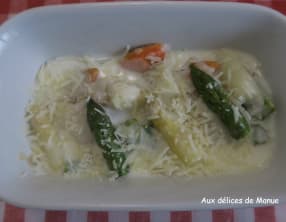 Noix de Saint-Jacques aux asperges vertes et blanches et crème au parmesan