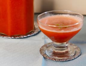 Smoothie pêches, abricots, fraises au lait de coco