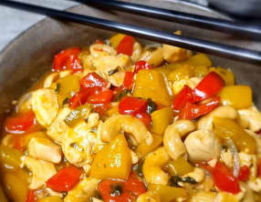 Poulet sauté aux noix de cajou