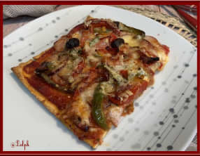 Pizza à la saucisse fumée et poivron