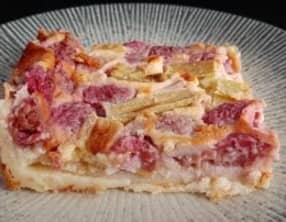 Clafoutis moelleux à la rhubarbe et aux framboises