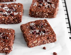 Barres sans cuisson aux fraises