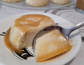 Petits flans vanille sauce caramel