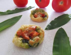Tartelettes aux tomates et au pesto à l’ail des ours