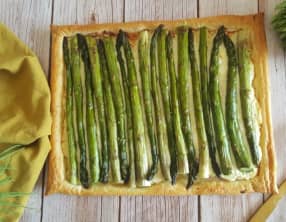 Tarte fine au parmesan et aux asperges